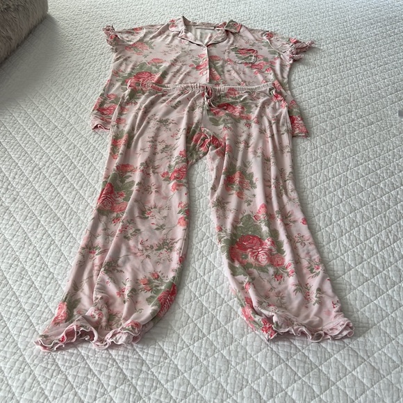 Rachel Parcell Flutter Pajamas in Pink Frosty Sophia Floral - Picture 2 of 3